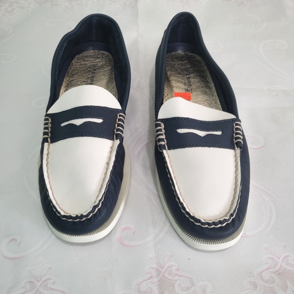 Women 9.5 Navy Blue & White Loafers